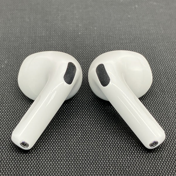 【中古】AirPods 4 MXP93J/A（アクティブノイズキャンセリング搭載）【秋葉原】