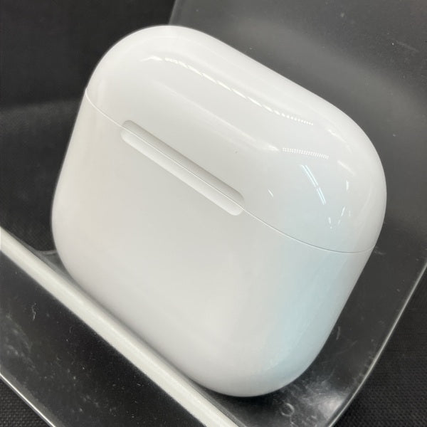 【中古】AirPods 4 MXP93J/A（アクティブノイズキャンセリング搭載）【秋葉原】