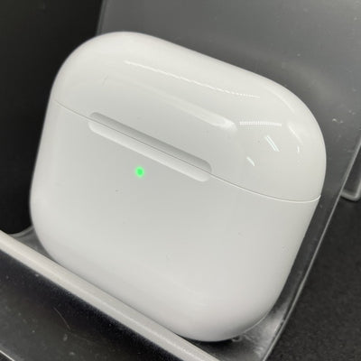 【中古】AirPods 4 MXP93J/A（アクティブノイズキャンセリング搭載）【秋葉原】