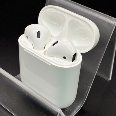 【中古】AirPods with Charging Case MV7N2J/A【秋葉原】