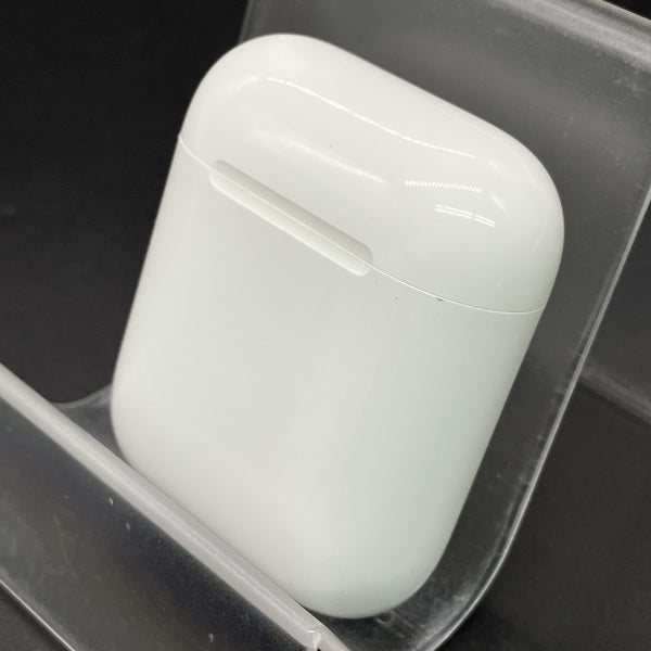 【中古】AirPods with Charging Case MV7N2J/A【秋葉原】