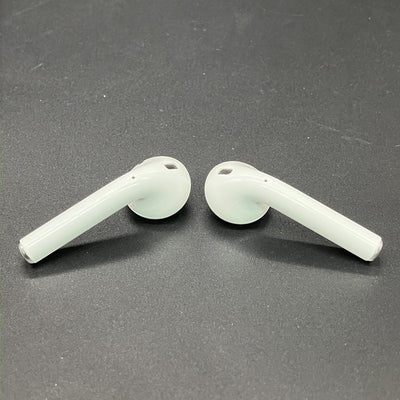 【中古】AirPods with Charging Case MV7N2J/A【秋葉原】