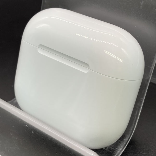 【中古】AirPods 4 MXP93J/A（アクティブノイズキャンセリング搭載）【秋葉原】