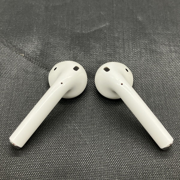 【中古】AirPods with Charging Case MV7N2J/A【秋葉原】