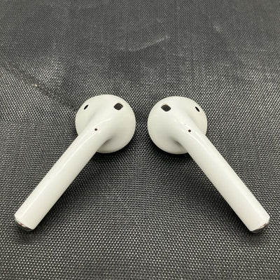 【中古】AirPods with Charging Case MV7N2J/A【秋葉原】