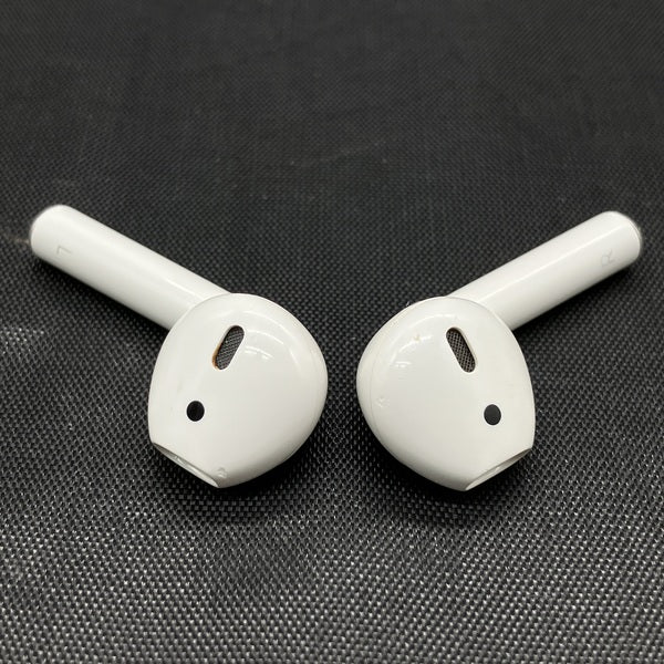 【中古】AirPods with Charging Case MV7N2J/A【秋葉原】