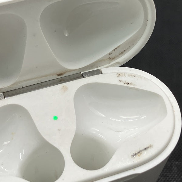 【中古】AirPods with Charging Case MV7N2J/A【秋葉原】