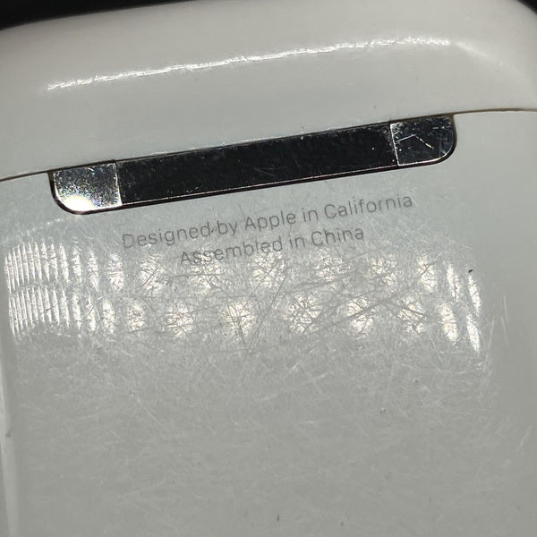 【中古】AirPods with Charging Case MV7N2J/A【秋葉原】