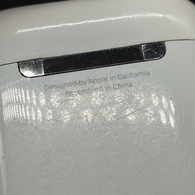 【中古】AirPods with Charging Case MV7N2J/A【秋葉原】