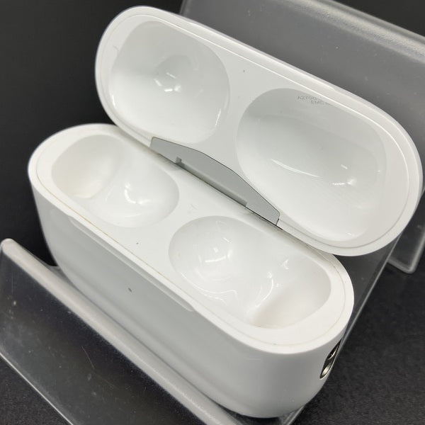 AirPods Pro 第2世代 Lightningモデル（中古・使用感あり） Apple 【中古】AirPods Pro (第2世代) 充電ケース (Lightning)【秋葉原