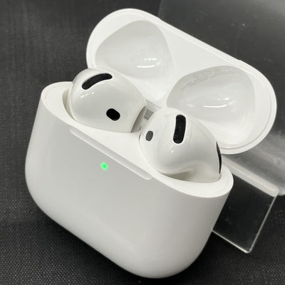 【中古】AirPods 4 MXP93J/A（アクティブノイズキャンセリング搭載）【秋葉原】
