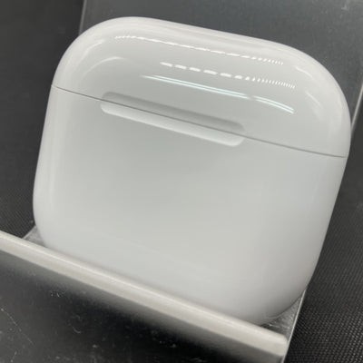 【中古】AirPods 4 MXP93J/A（アクティブノイズキャンセリング搭載）【秋葉原】
