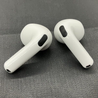 【中古】AirPods 4 MXP93J/A（アクティブノイズキャンセリング搭載）【秋葉原】