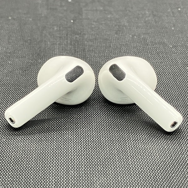 【中古】AirPods 4 MXP93J/A（アクティブノイズキャンセリング搭載）【秋葉原】