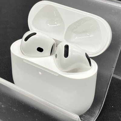 【中古】AirPods 4 MXP93J/A（アクティブノイズキャンセリング搭載）【秋葉原】