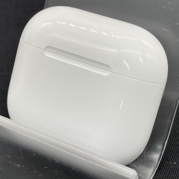 【中古】AirPods 4 MXP93J/A（アクティブノイズキャンセリング搭載）【秋葉原】