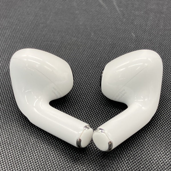 【中古】MagSafe充電ケース(USB-C)付きAirPods Pro(第2世代) MTJV3JA【秋葉原】