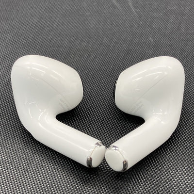 【中古】MagSafe充電ケース(USB-C)付きAirPods Pro(第2世代) MTJV3JA【秋葉原】