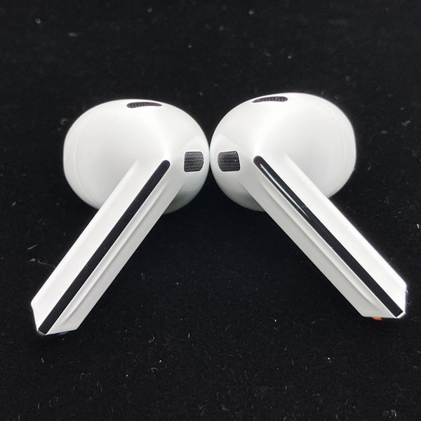 【中古】Galaxy Buds3 ホワイト 【SM-R530NZWAXJP】【秋葉原】