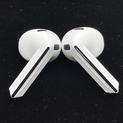【中古】Galaxy Buds3 ホワイト 【SM-R530NZWAXJP】【秋葉原】