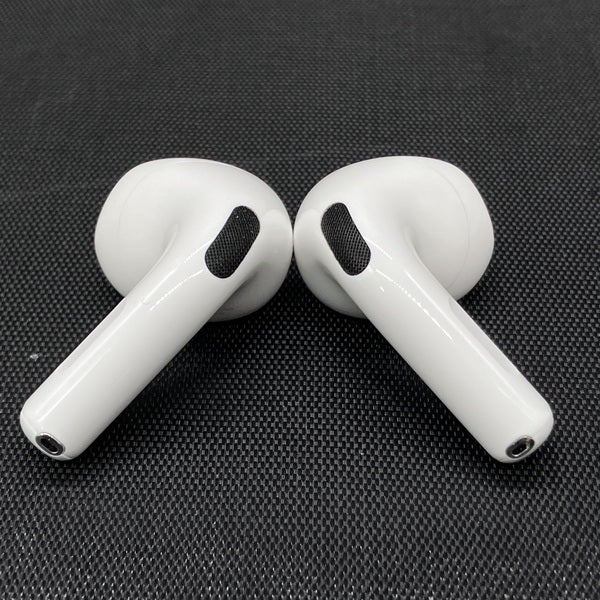 【中古】AirPods 4 MXP93J/A（アクティブノイズキャンセリング搭載）【秋葉原】