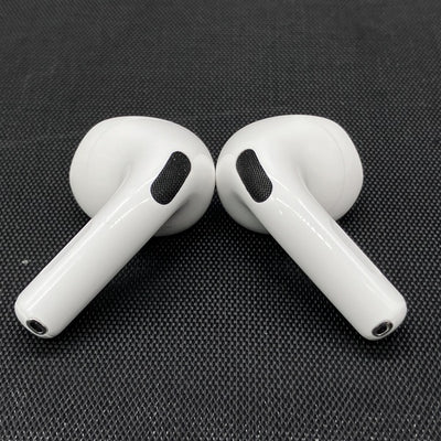 【中古】AirPods 4 MXP93J/A（アクティブノイズキャンセリング搭載）【秋葉原】