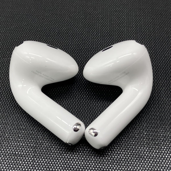 【中古】AirPods 4 MXP93J/A（アクティブノイズキャンセリング搭載）【秋葉原】