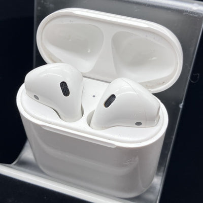【中古】AirPods with Charging Case MV7N2J/A【秋葉原】