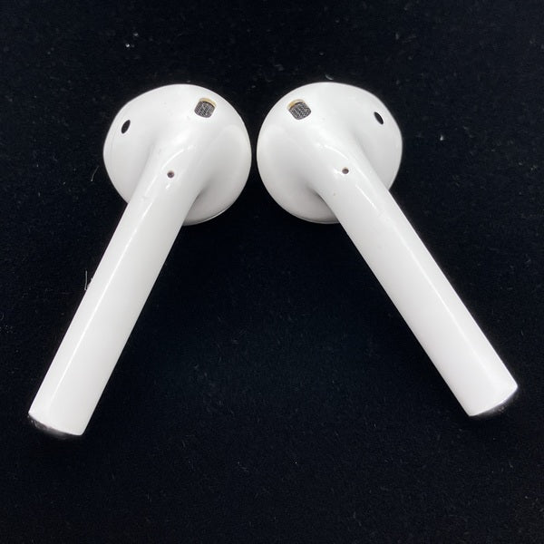 【中古】AirPods with Charging Case MV7N2J/A【秋葉原】