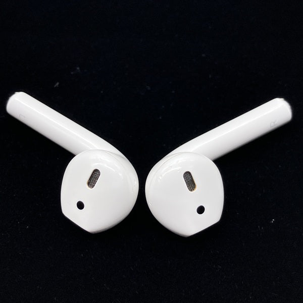 【中古】AirPods with Charging Case MV7N2J/A【秋葉原】