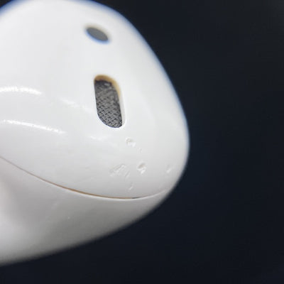 【中古】AirPods with Charging Case MV7N2J/A【秋葉原】