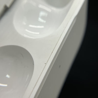 【中古】MagSafe充電ケース(USB-C)付きAirPods Pro(第2世代) MTJV3JA【秋葉原】