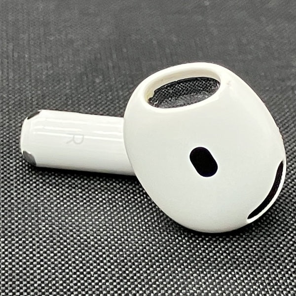 【中古】AirPods 4 (R側)（アクティブノイズキャンセリング搭載）【秋葉原】