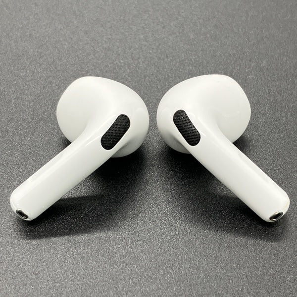 【中古】AirPods 4 MXP93J/A（アクティブノイズキャンセリング搭載）【秋葉原】