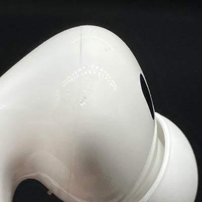 【中古】MagSafe充電ケース(USB-C)付きAirPods Pro(第2世代) MTJV3JA【秋葉原】