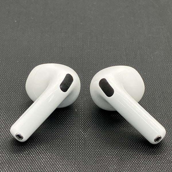 【中古】AirPods 4 MXP93J/A（アクティブノイズキャンセリング搭載）【秋葉原】