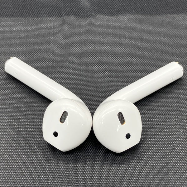 【中古】AirPods with Charging Case MV7N2J/A【日本橋】