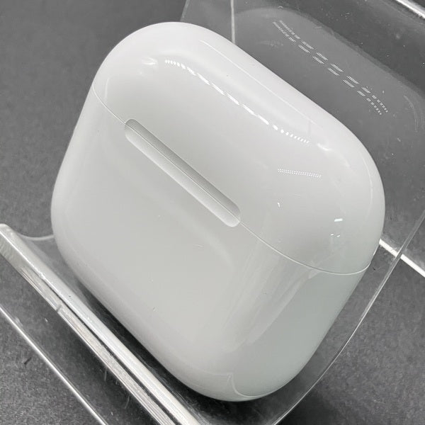 【中古】AirPods 4 MXP63J/A【秋葉原】