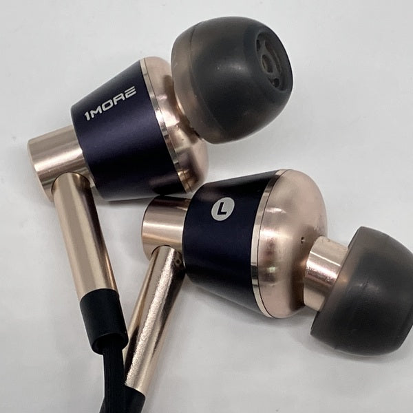 【中古】E1001 Triple-Driver In-Ear Headphones ゴールド【秋葉原】