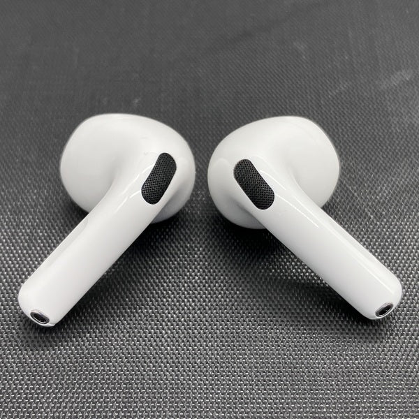 【中古】AirPods 4 MXP93J/A（アクティブノイズキャンセリング搭載）【秋葉原】