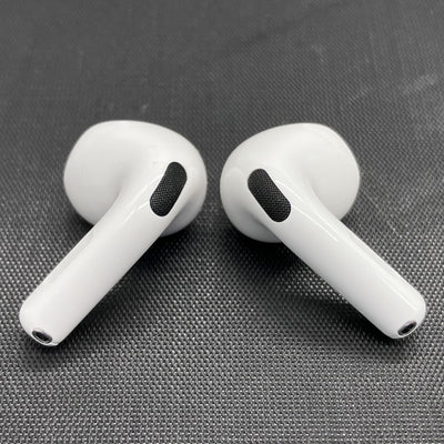 【中古】AirPods 4 MXP93J/A（アクティブノイズキャンセリング搭載）【秋葉原】