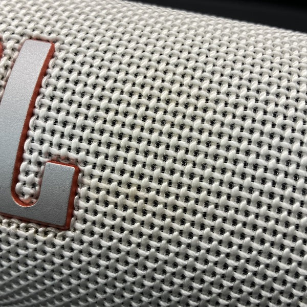 【中古】FLIP6 ホワイト【JBLFLIP6WHT】【秋葉原】