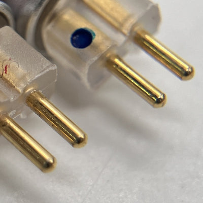 【中古】AZLA Silver Plated Cable IEM 2pin-3.5mm 【AZL-SLV-CABLE-2PIN-3.5】【秋葉原】