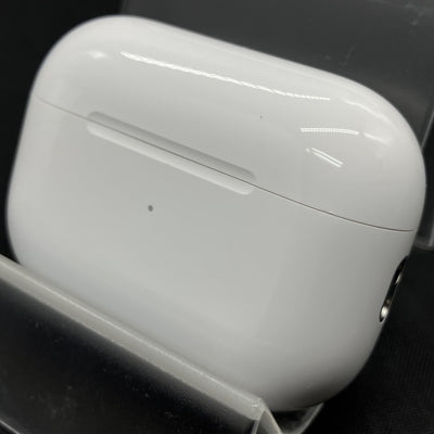 【中古】MagSafe充電ケース(USB-C)付きAirPods Pro(第2世代) MTJV3JA【秋葉原】