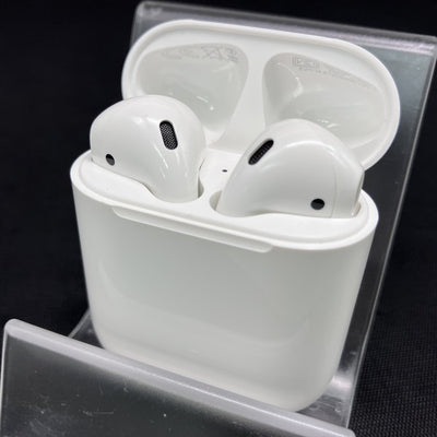 【中古】AirPods with Charging Case MV7N2J/A【秋葉原】