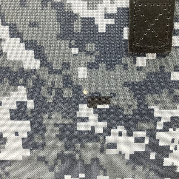 【中古】仕切りの位置が変えられるイヤフォンケース/8個用　カモフラージュ【秋葉原】
