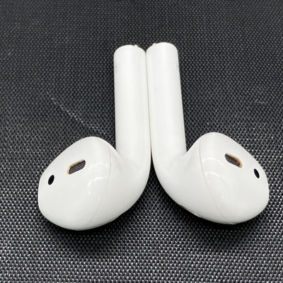 【中古】AirPods with Charging Case MV7N2J/A【日本橋】