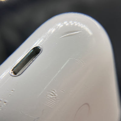 【中古】AirPods with Charging Case MV7N2J/A【日本橋】