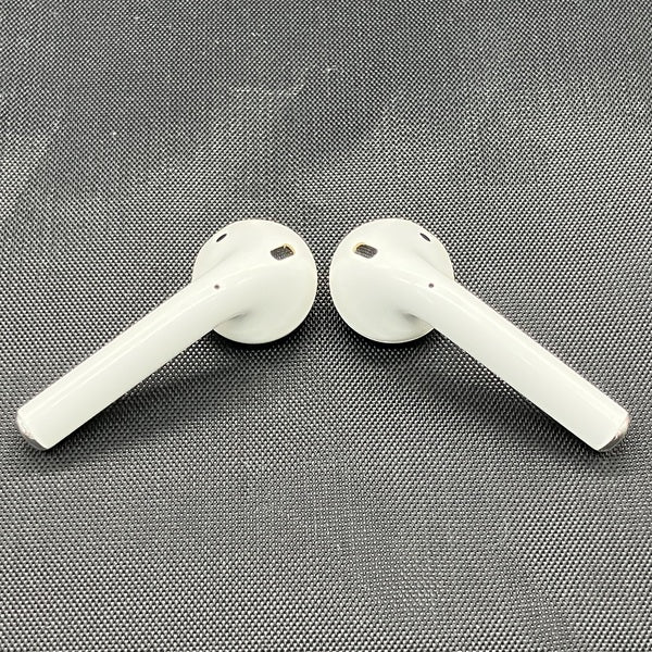 【中古】AirPods with Charging Case MV7N2J/A【秋葉原】