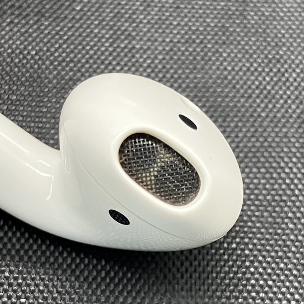 【中古】AirPods with Charging Case MV7N2J/A【秋葉原】